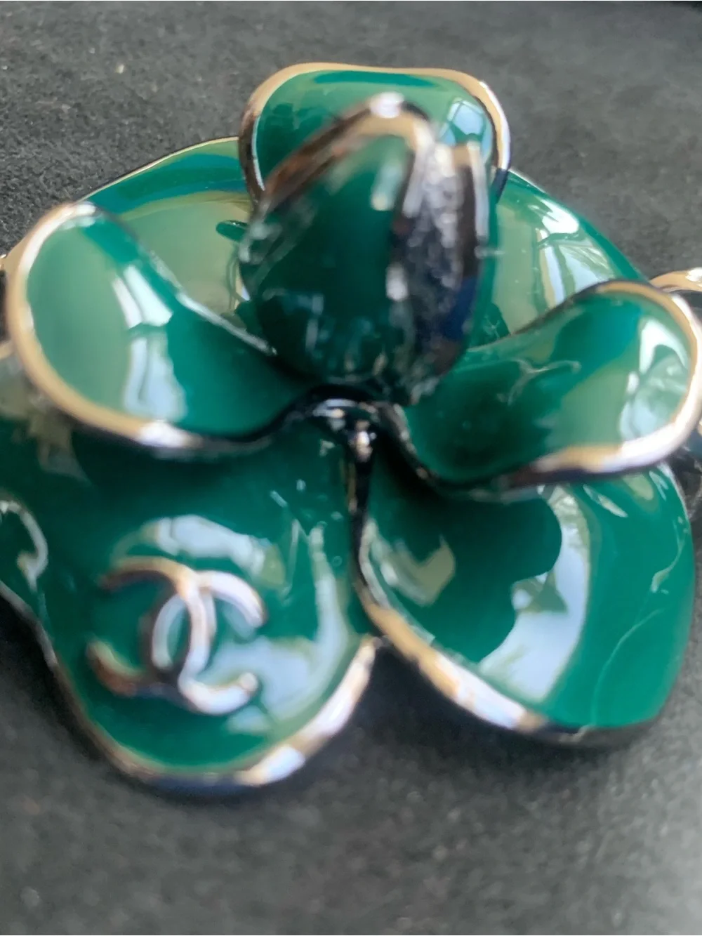 CHANEL Emeralld green metal flower Silver color braceket !